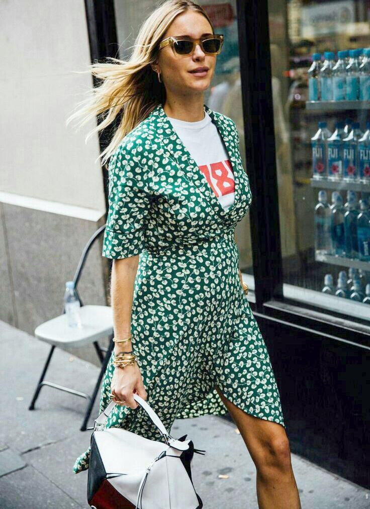 Le tee-shirt : le meilleur alli des robes trs dcolletes !