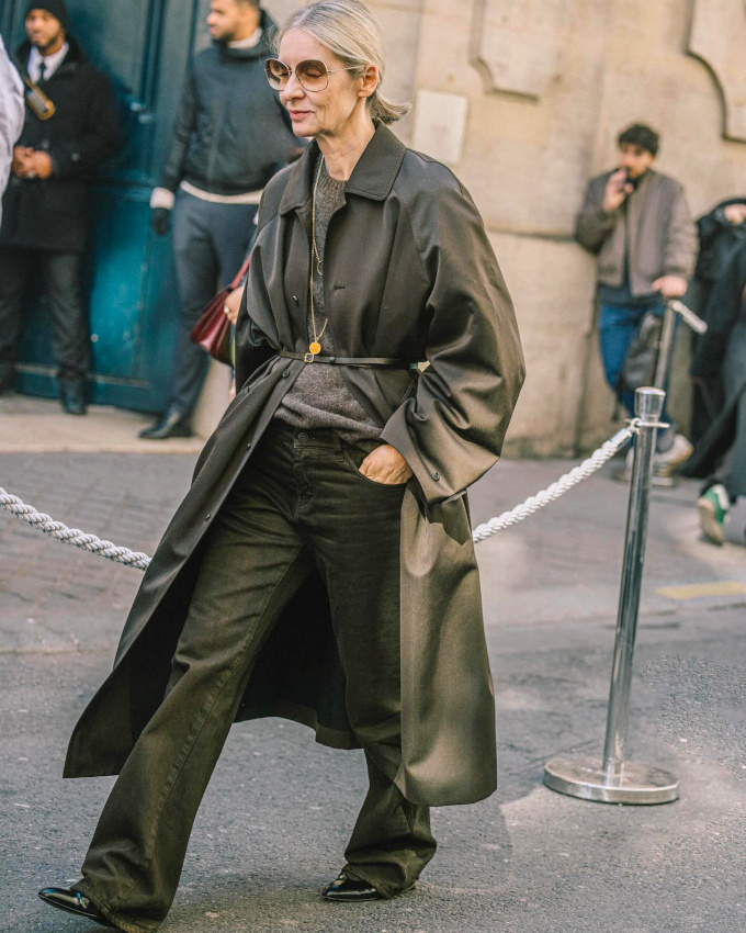 Rien de tel qu'une paire de lunettes de soleil dlicates pour allger les looks les plus couvrants !