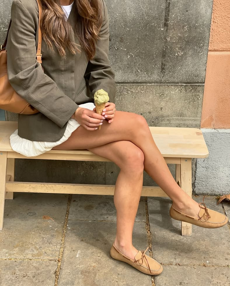 La mini-jupe boule : la friandise vestimentaire de l't 2025 !