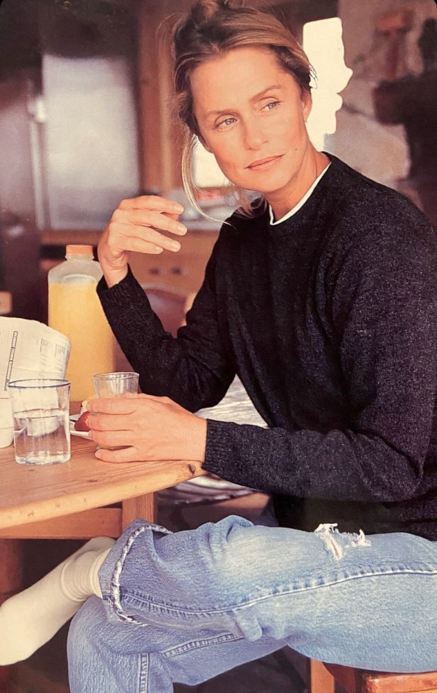 Jean dchir + pull col rond = le bon mix