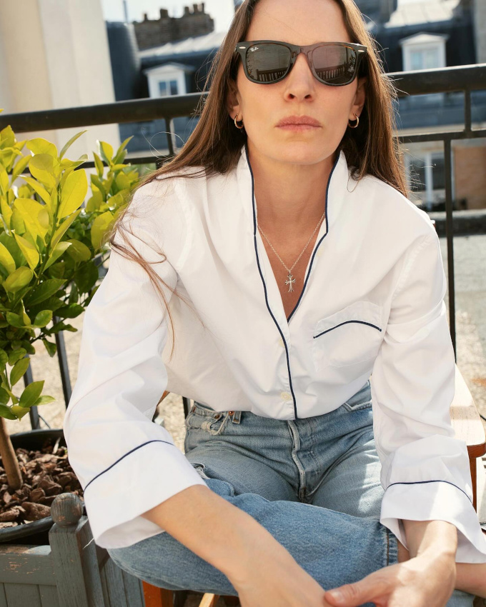 Rien de tel qu'une chemise de pyjama pour rafrachir un look casual-printanier !