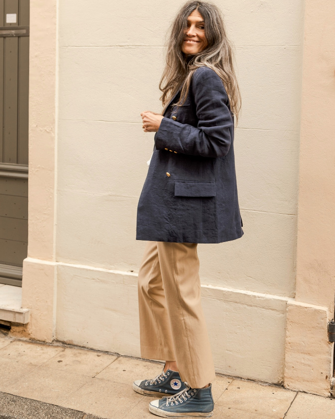 Rien de tel qu'une paire de Converses pour insuffler un peu de fracheur  un look citadin !