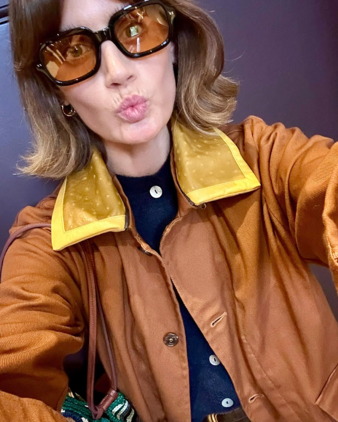 Jaune + marron + bleu marine = le bon mix