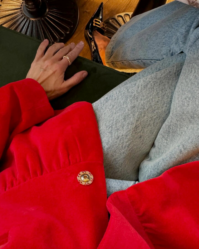 Velours rouge + jean bleu dlav = le bon mix