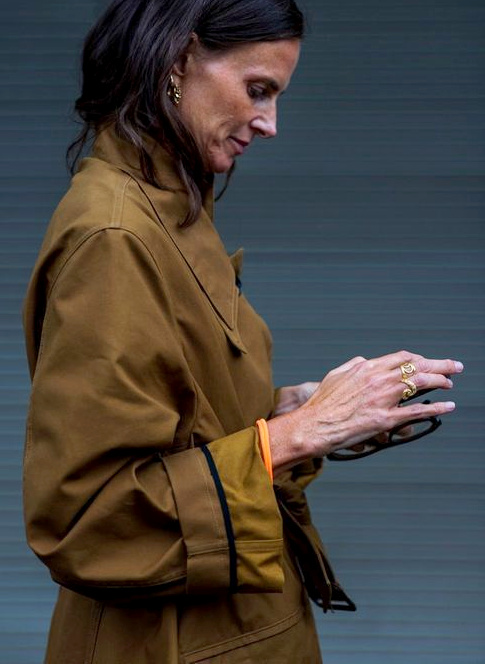 Rien de tel qu'une lgre touche d'orange pour rveiller les teintes olive !