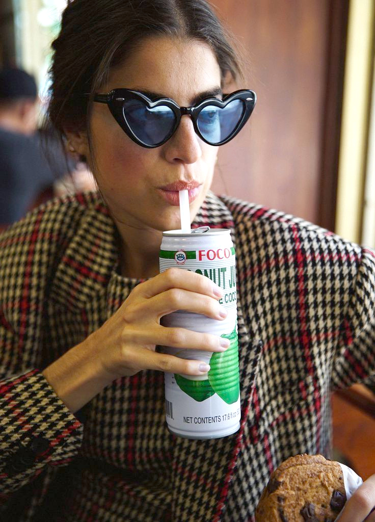 Carreaux un brin vieillots + lunettes de Betty Boop = le bon mix