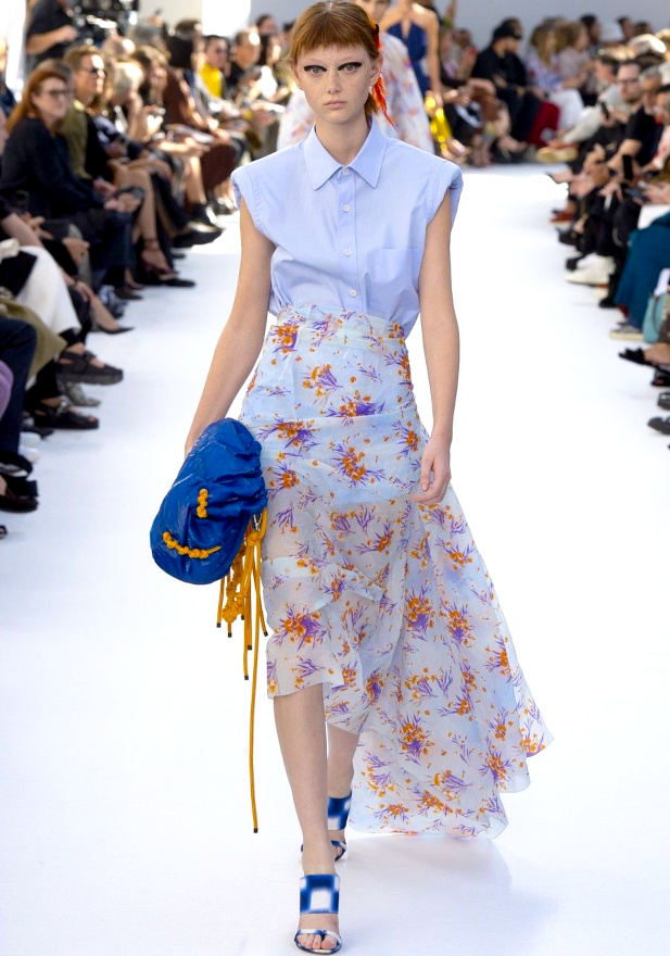 Chemise + jupe fleurie = le bon mix