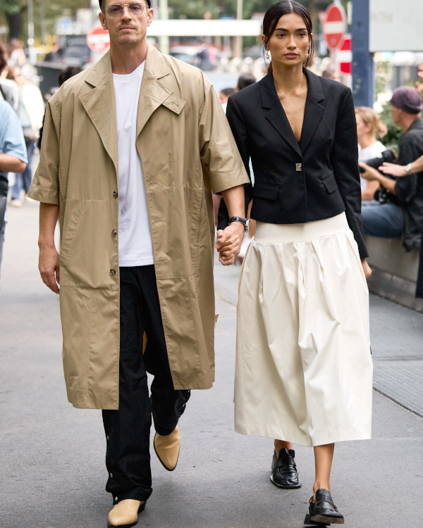 Blazer noir et jupe blanche