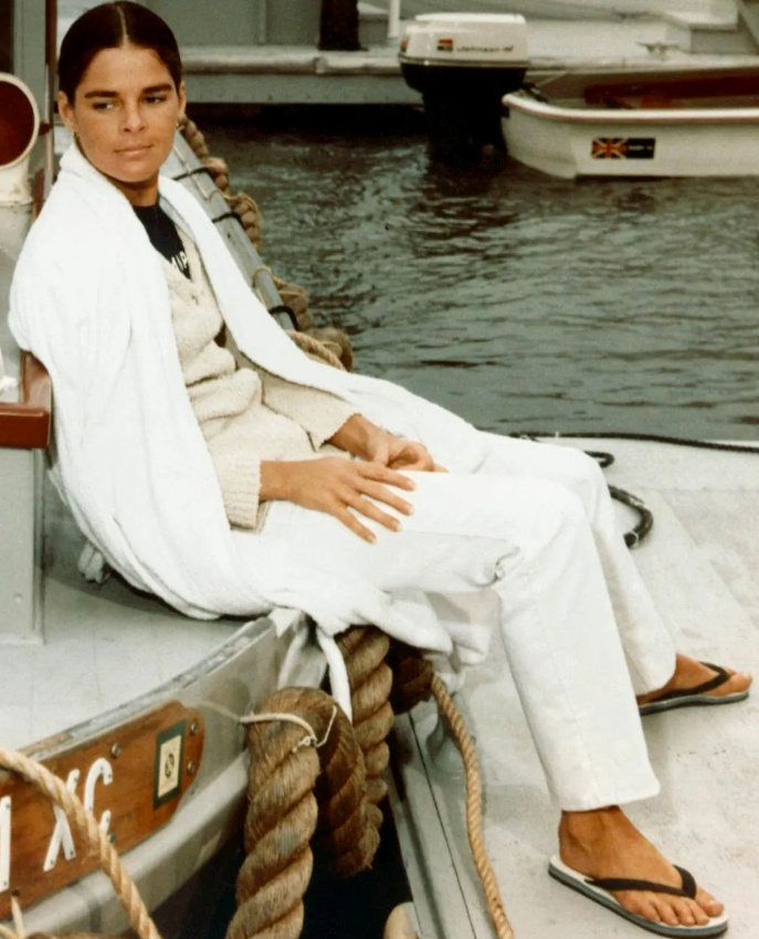 Le port de la tong est  la mode depuis bien longtemps...