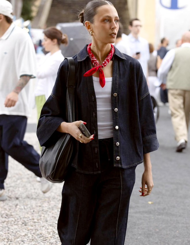 Le bandana rouge : le parfait exhausteur de look !
