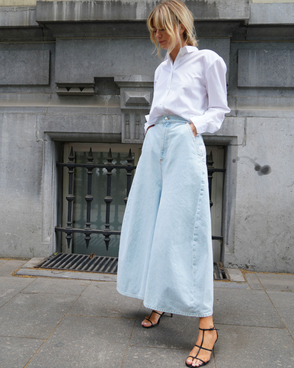 Chemise blanche et jupe culotte