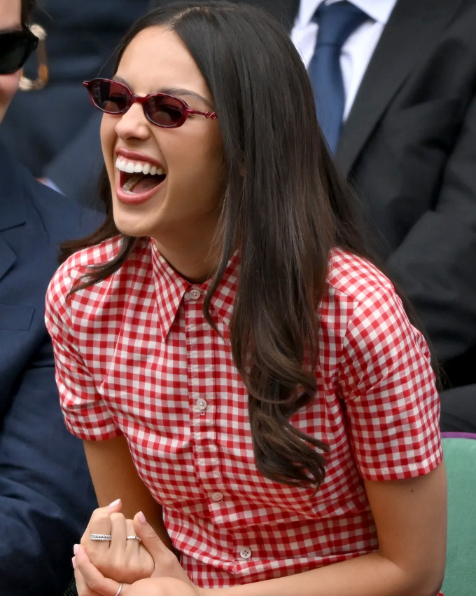 Chemise vichy boutonne haut + clat de rire = le bon mix