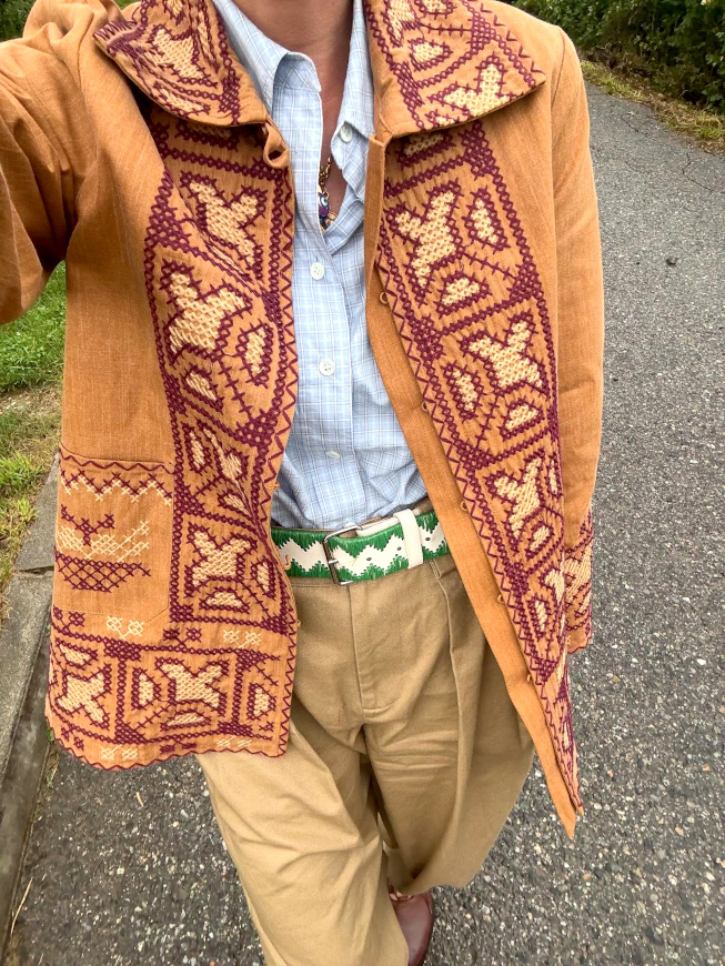 Rien de tel qu'une pice folk pour twister un pantalon casual !