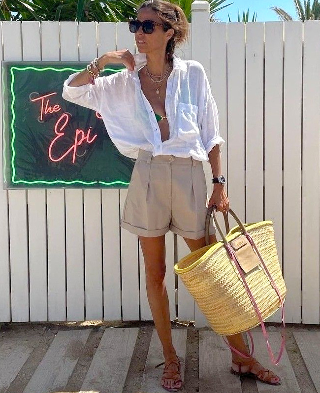 Chemise blanche et short court