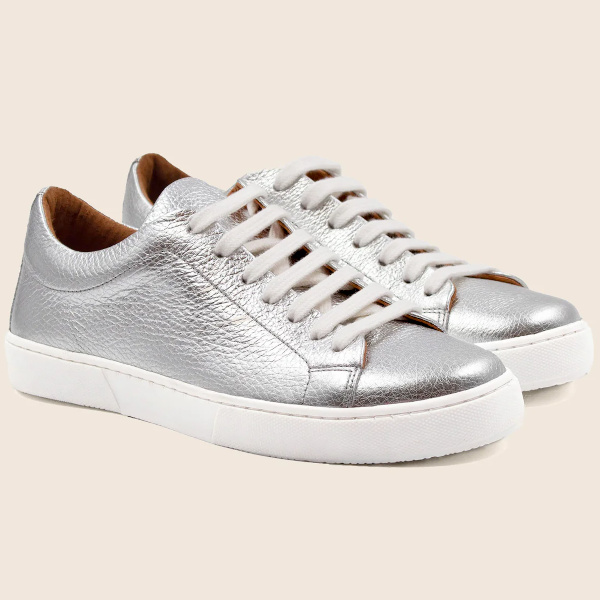 Tennis lacet cuir grain mtallis argent