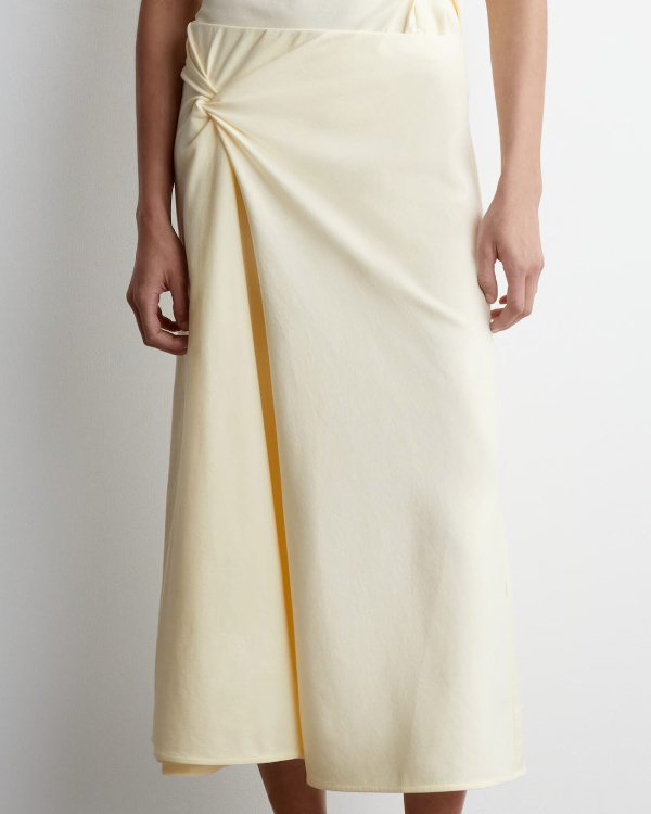 JUPE MIDI À DÉTAIL TORSADÉ jaune