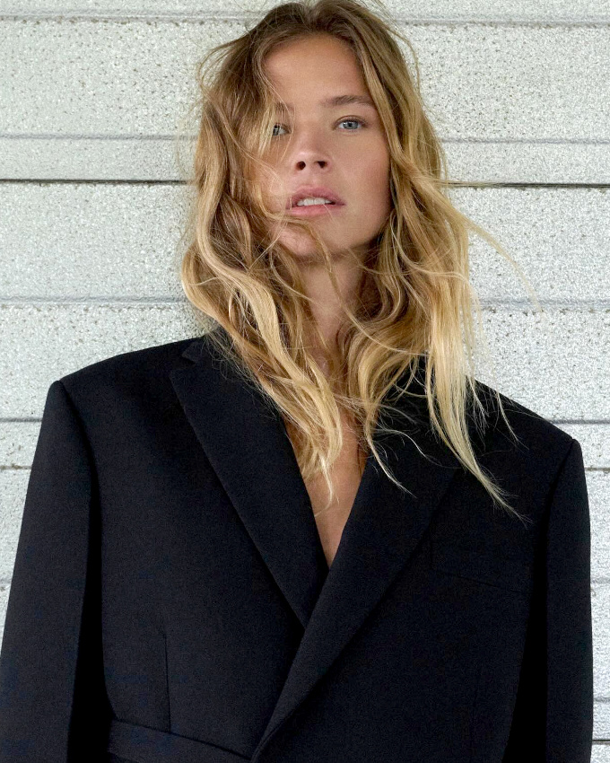 Oui au costume port  mme la peau !