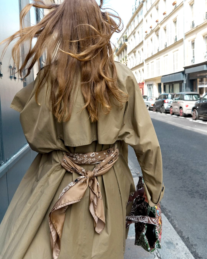 Trench + bandana = le bon mix