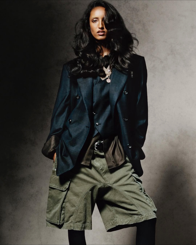 Entre ode aux basiques et emprunts au vestiaire masculin, ce look se rvle audacieusement dsirable !