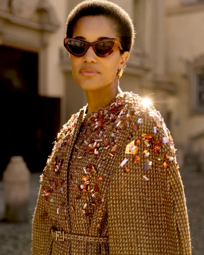 Et soudain, l'envie de broder nos manteaux et autres blazers pied-de-poule marron se fait urgente !