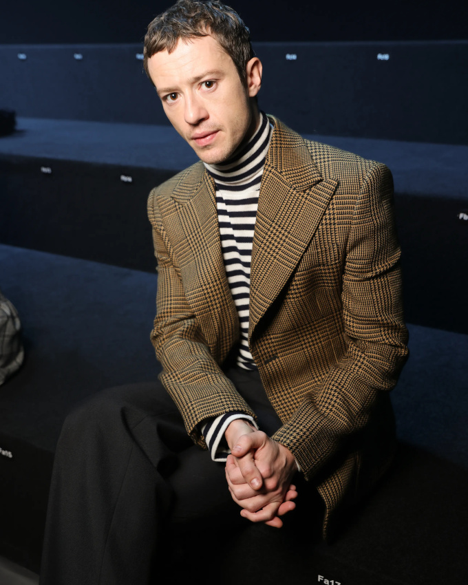 Glisser un top  rayures marinire sous un blazer  carreaux : la bonne ide du jour !