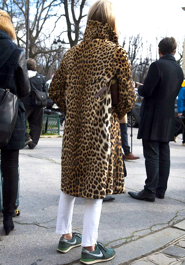 Oui au jean blanc port en automne, voire en hiver !