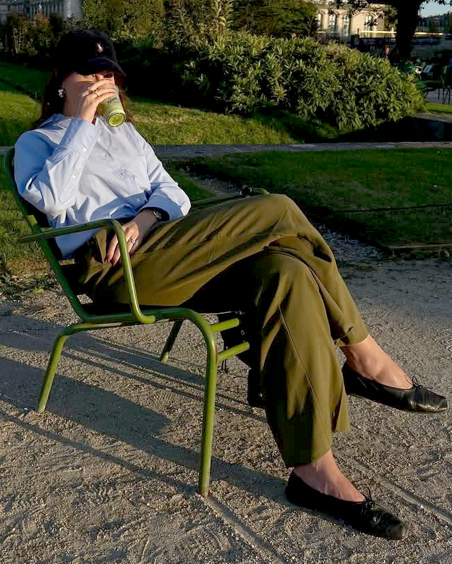 Bleu ciel + kaki + touches de noir = le bon mix