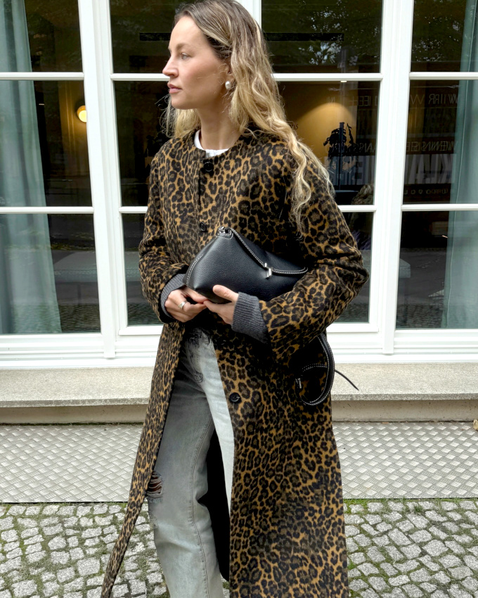 Oui au lopard trait sur une note chic minimaliste !