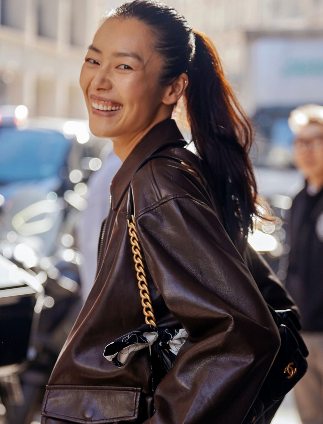 Queue de cheval haute + maxi sourire = le bon mix