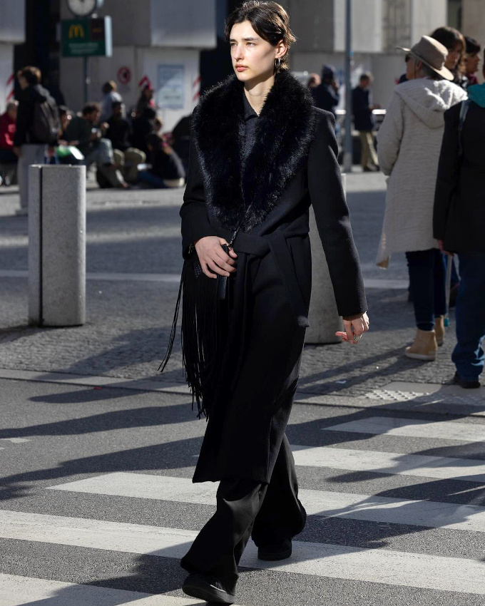 Oui au look noir jouant avec la lumire et les textures !