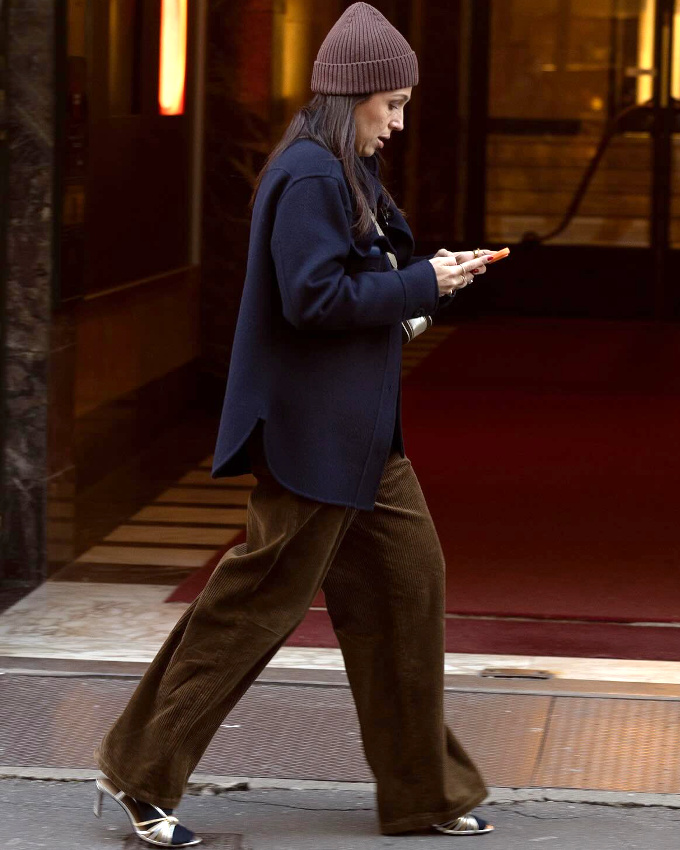 Les sandales en hiver, c'est chic !