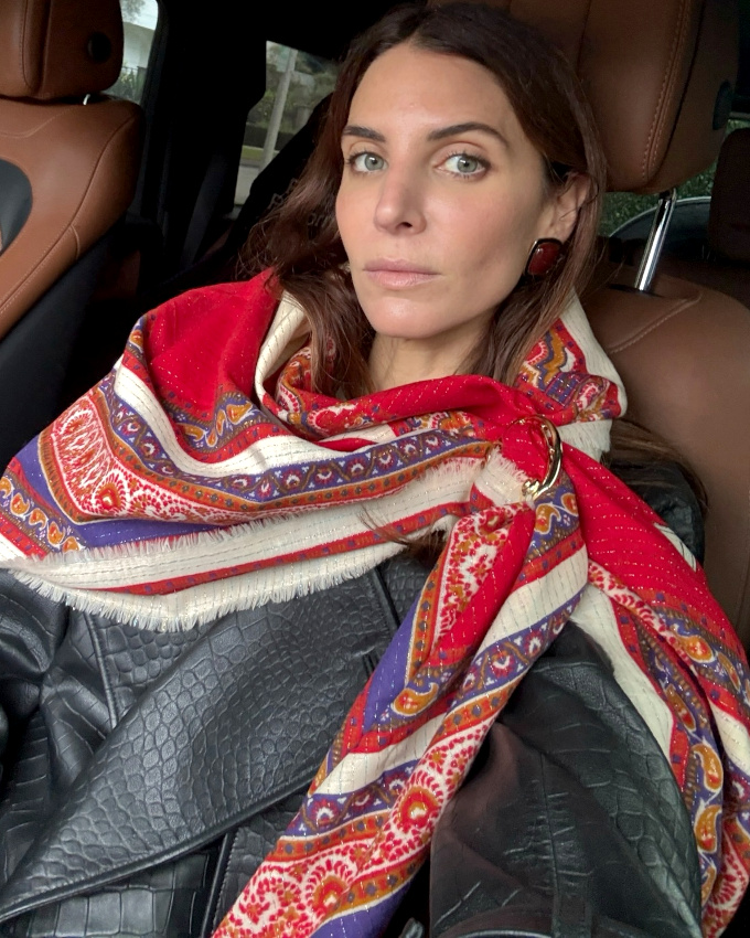 Oui au blouson en cuir trait sur une note joliment dsute !