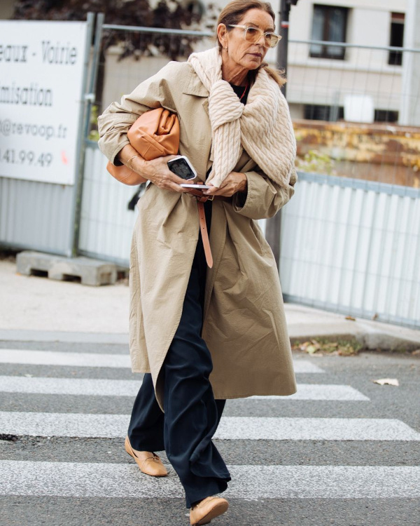 Trench kaki et echarpe