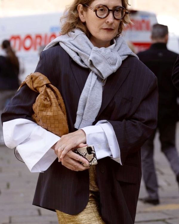 Blazer bleu marine look femme 50 ans hiver