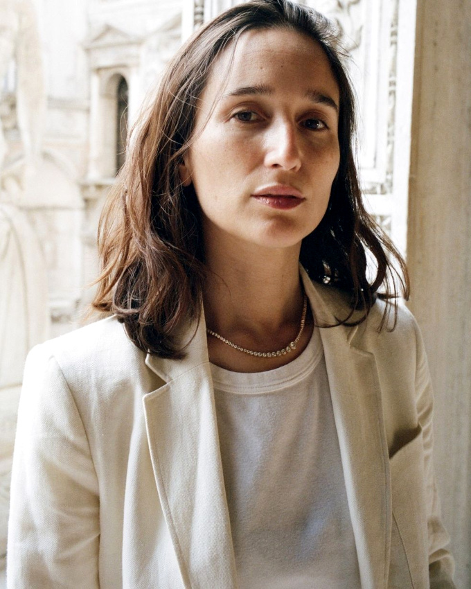 Fin collier prcieux + look unisexe = le bon mix