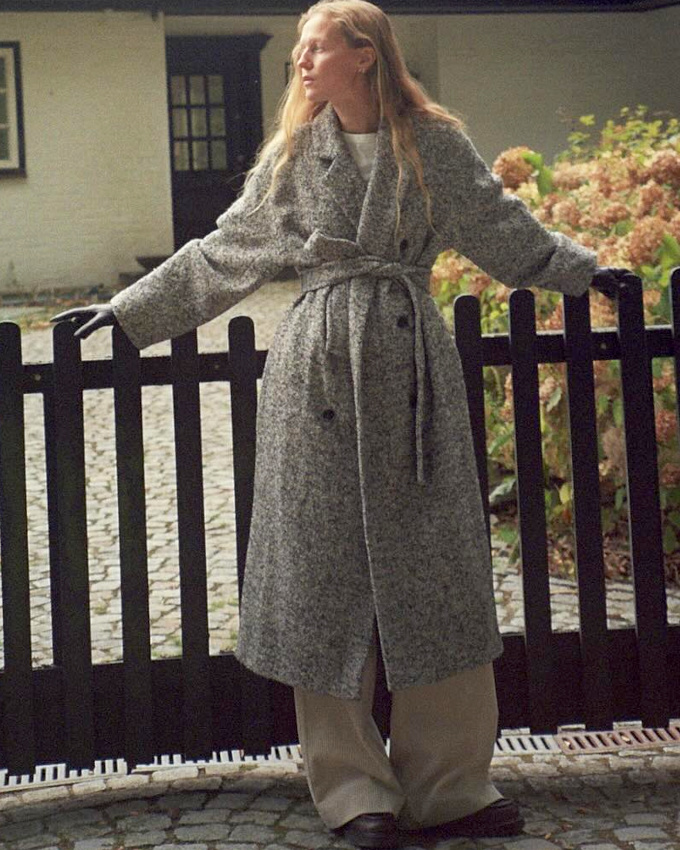 Oui au manteau ceintur en mode peignoir !