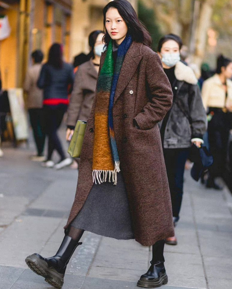 M�lant �clats de couleurs et pragmatisme chaleureux, ce look a tout bon !