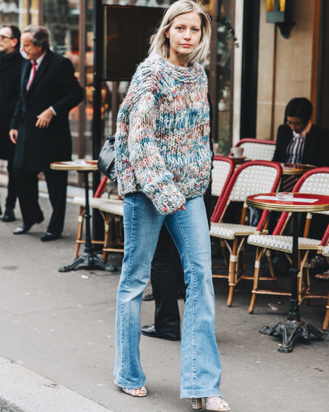 Gros pull + sandales paillet�es = le bon mix