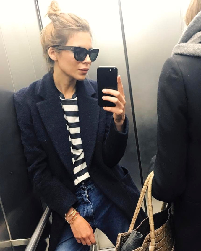 Marini�re + pardessus bleu marine + lunettes de soleil = le bon mix