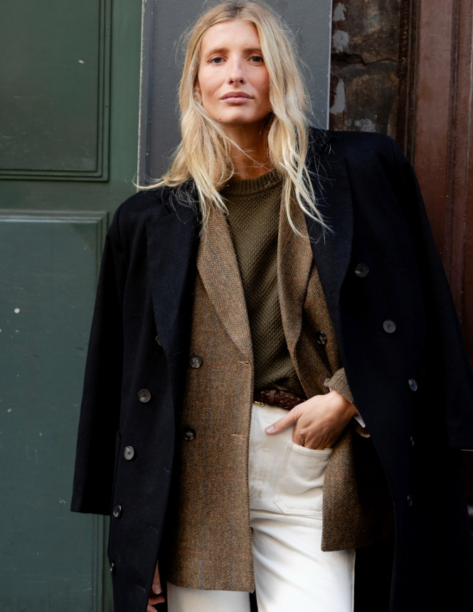 Blazer + manteau jet� sur les �paules = le bon mix