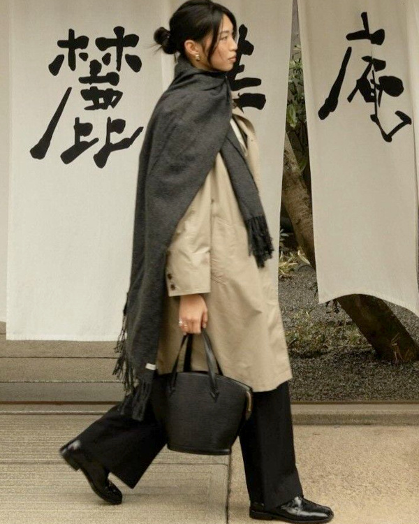 Veste longue et pantalon noir