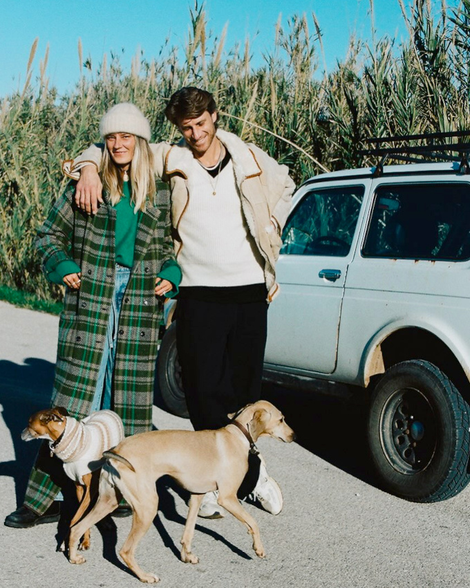 Des carreaux verts, deux chiens, un amoureux... what else ?