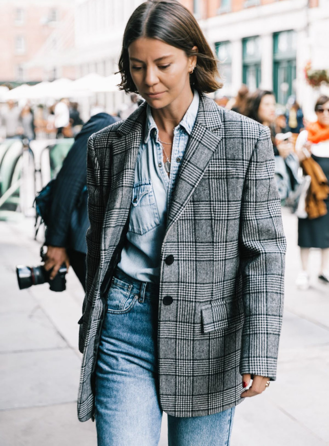 Blazer � carreaux + total look jean = le bon mix