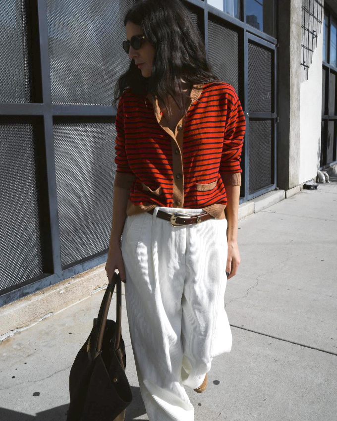 Pour ou contre le gilet gliss� sur le devant d'un jean ?