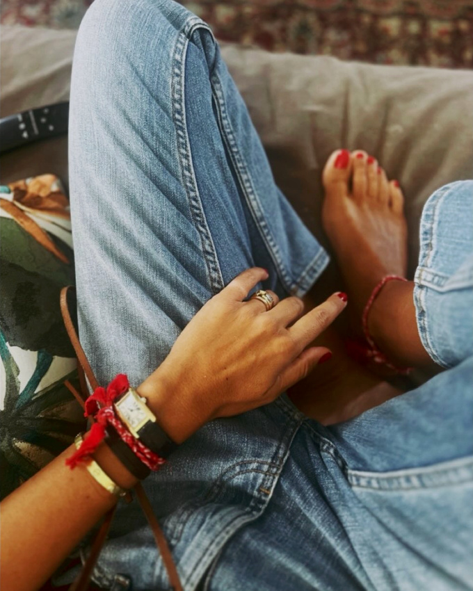 Oui aux détails rouges mettant de bonne humeur !