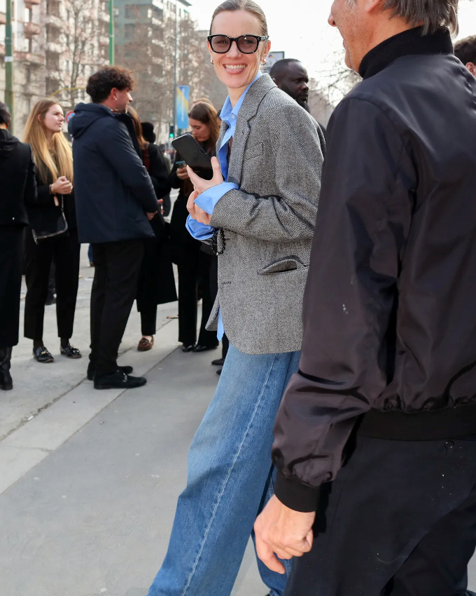 Veste à chevrons et jean large sont faits pour vivre ensemble !