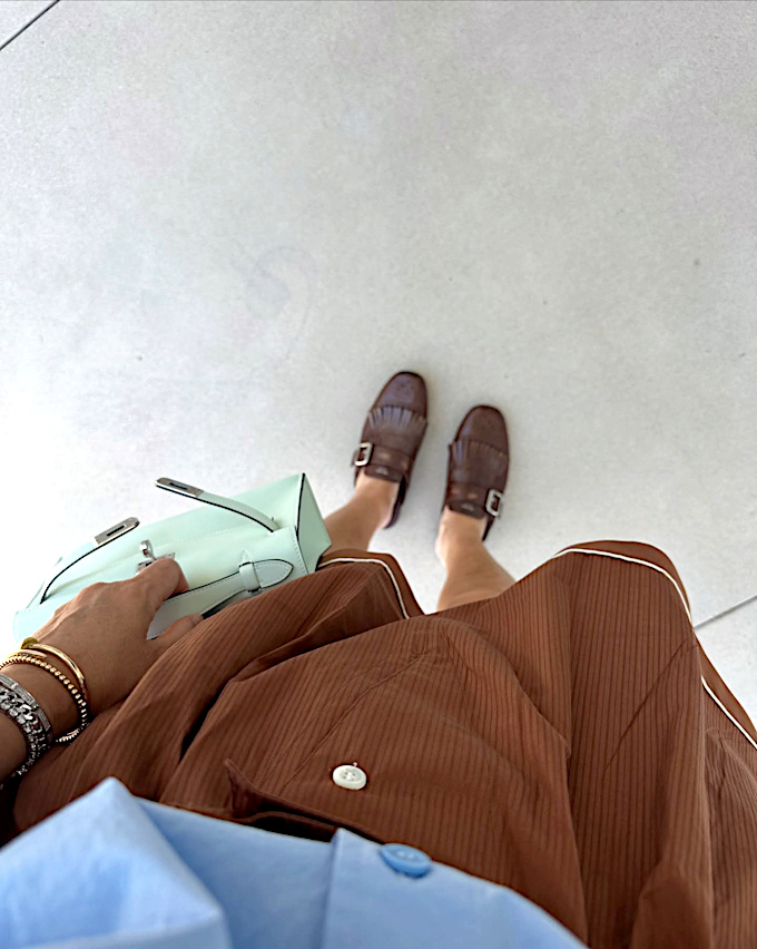 Rien de tel qu'une touche de vert amande pour accompagner le mix marron/bleu ciel !