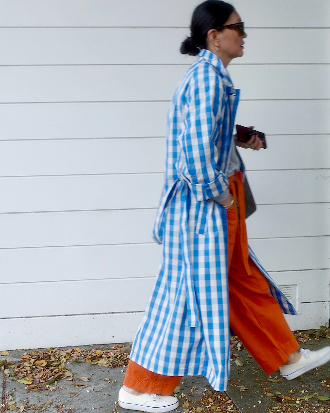 Trench et imprimé vichy étaient faits pour se rencontrer !