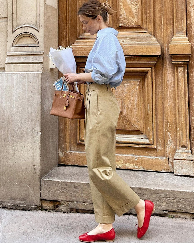 Quand le rouge sauve un look de l'ennui...