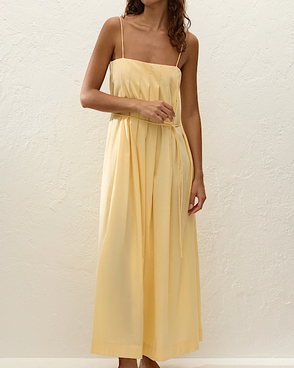 Robe longue jaune pâle à fines bretelles et taille nouée